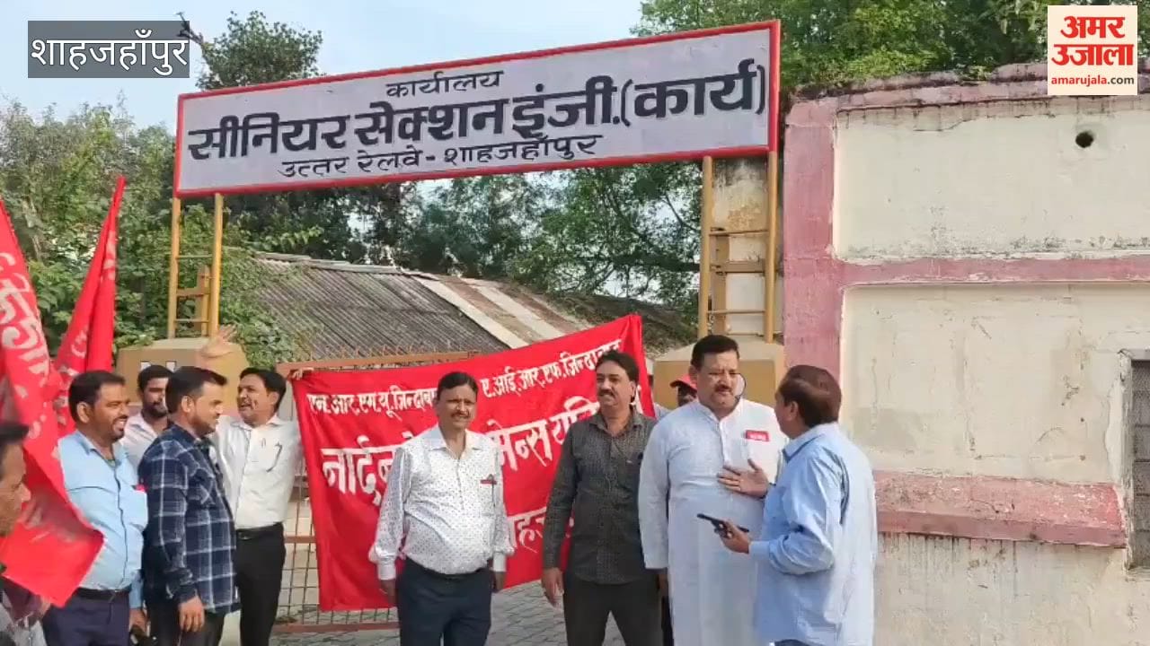 Railway employees protest over the poor condition of the railway colony