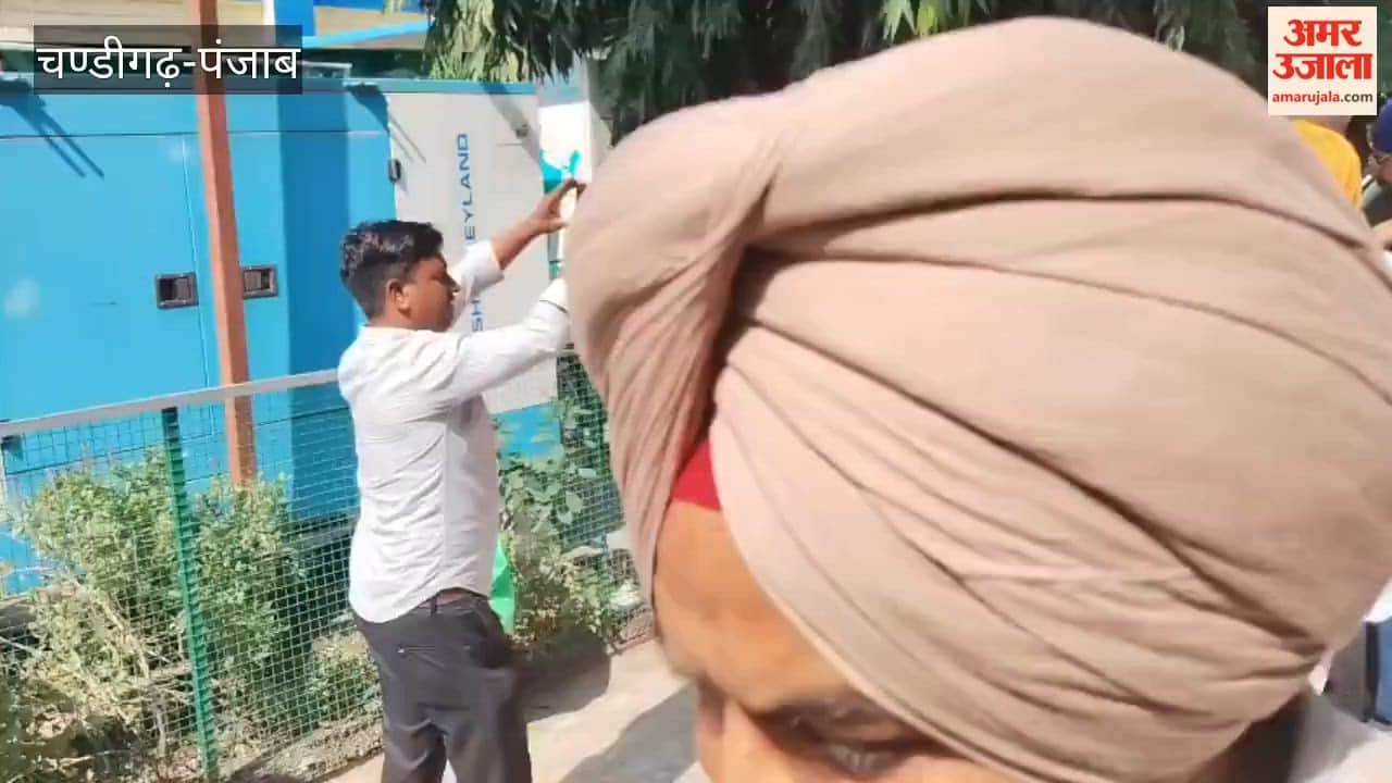 MLA, who arrived in Mansa to visit the injured, faces protest from Nihangs