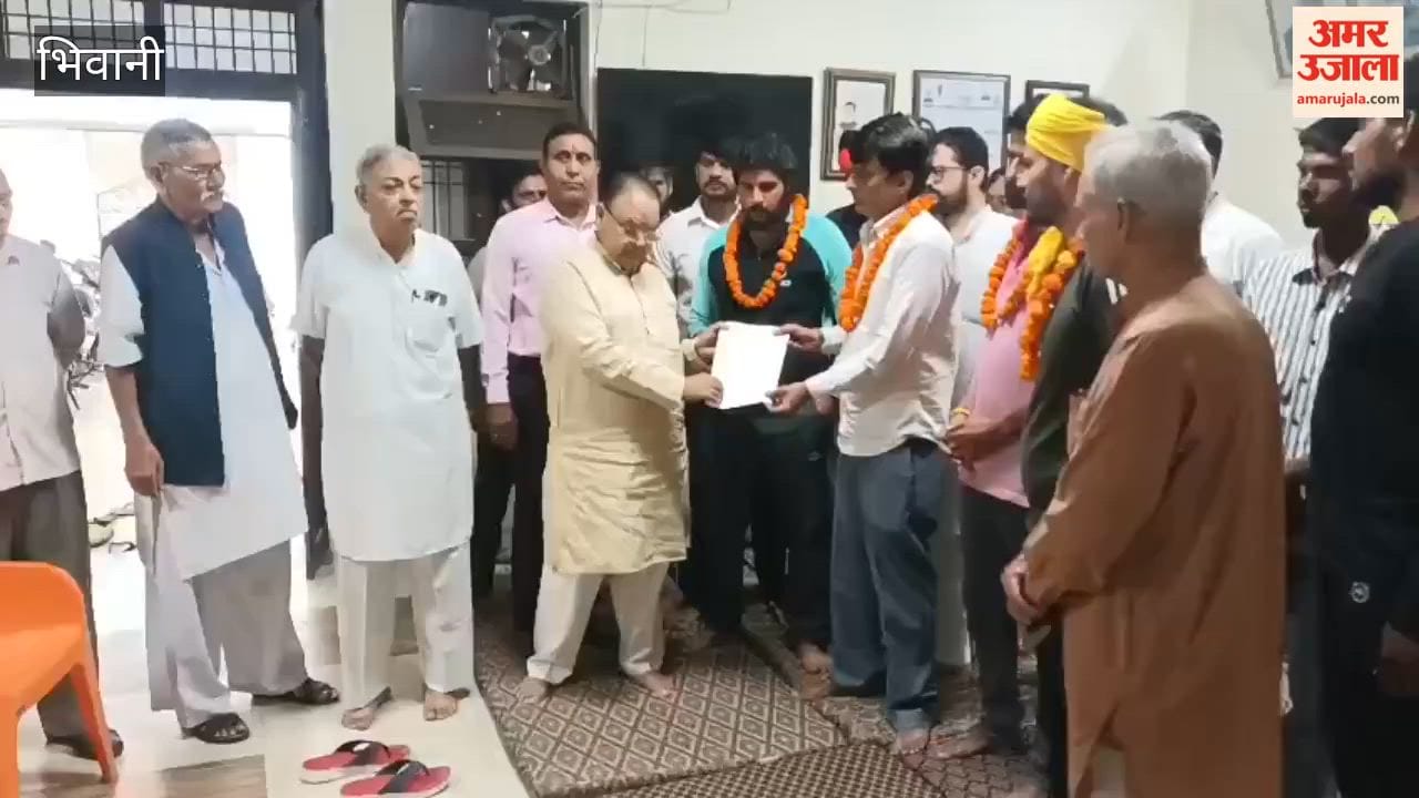 Administration yields after seven-day struggle in Bhiwani; MLA brings an end to the hunger strike by offering juice.