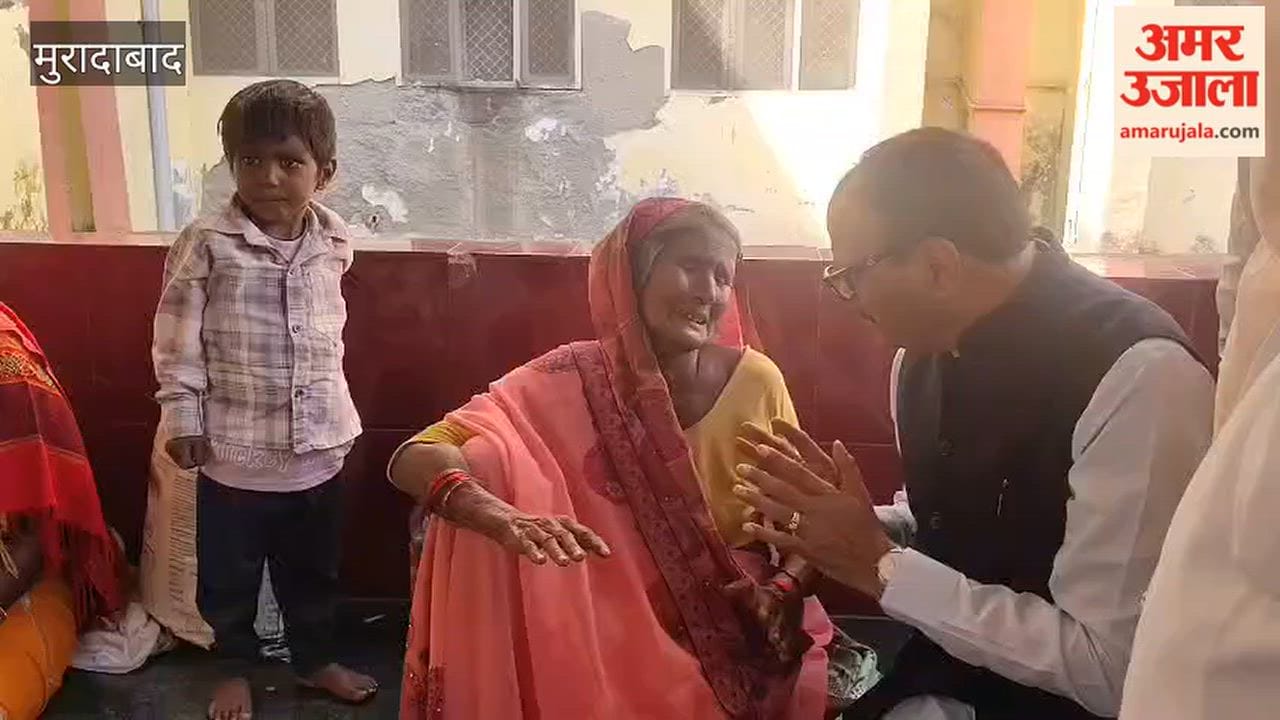 Moradabad Deputy CM Brajesh Pathak inquired with attendants at hospital