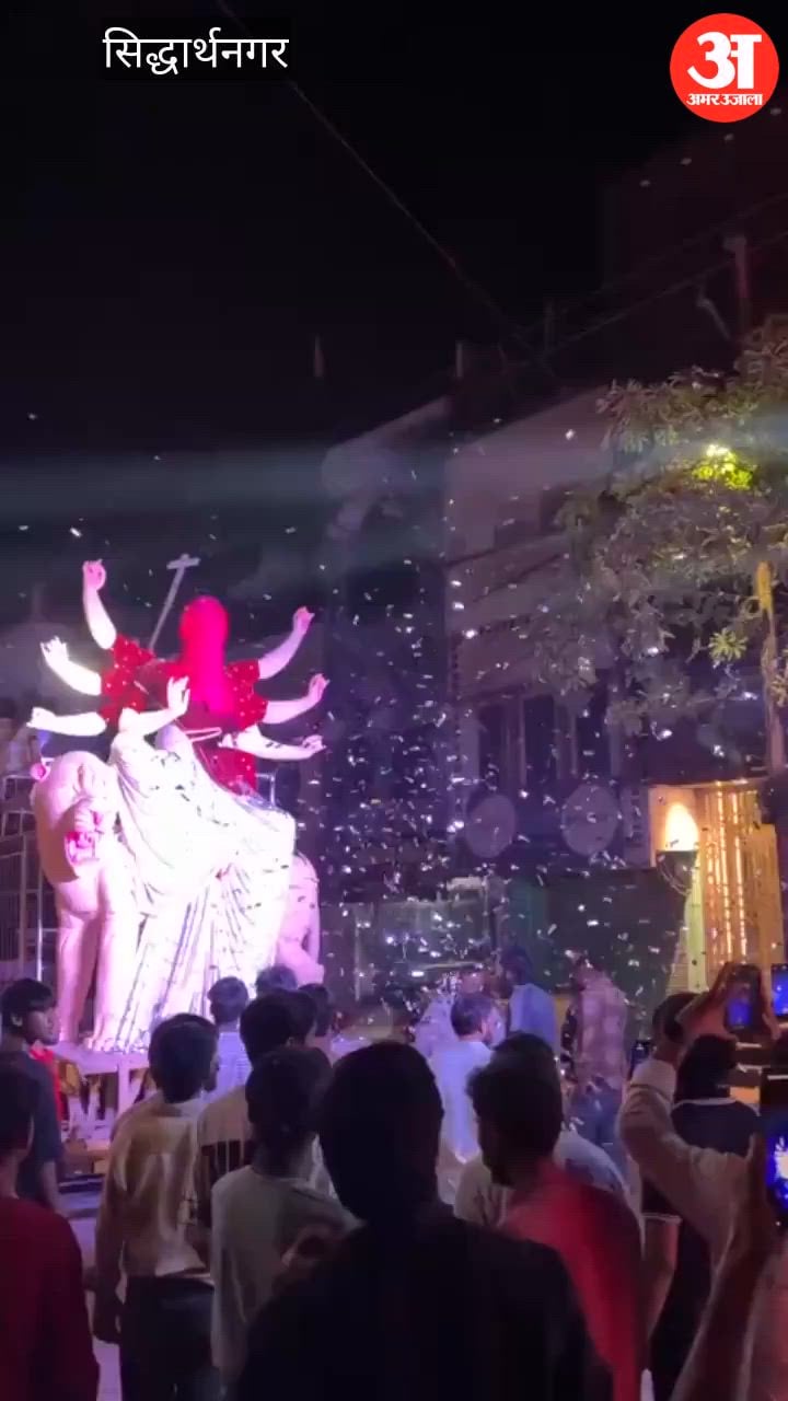 सिद्धार्थनगर: डीजे की धुन पर झूमे कमेटी के सदस्य