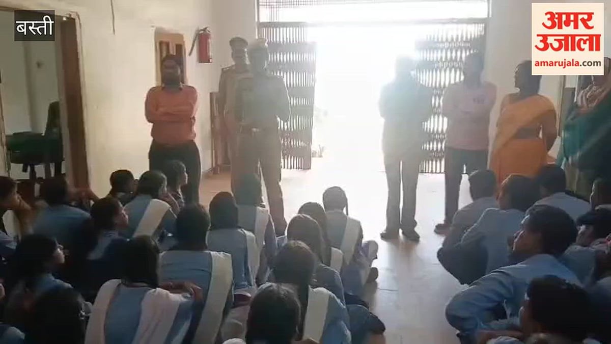 बस्ती: छात्राओं को साइबर अपराध से बचाव के प्रति किया जागरूक