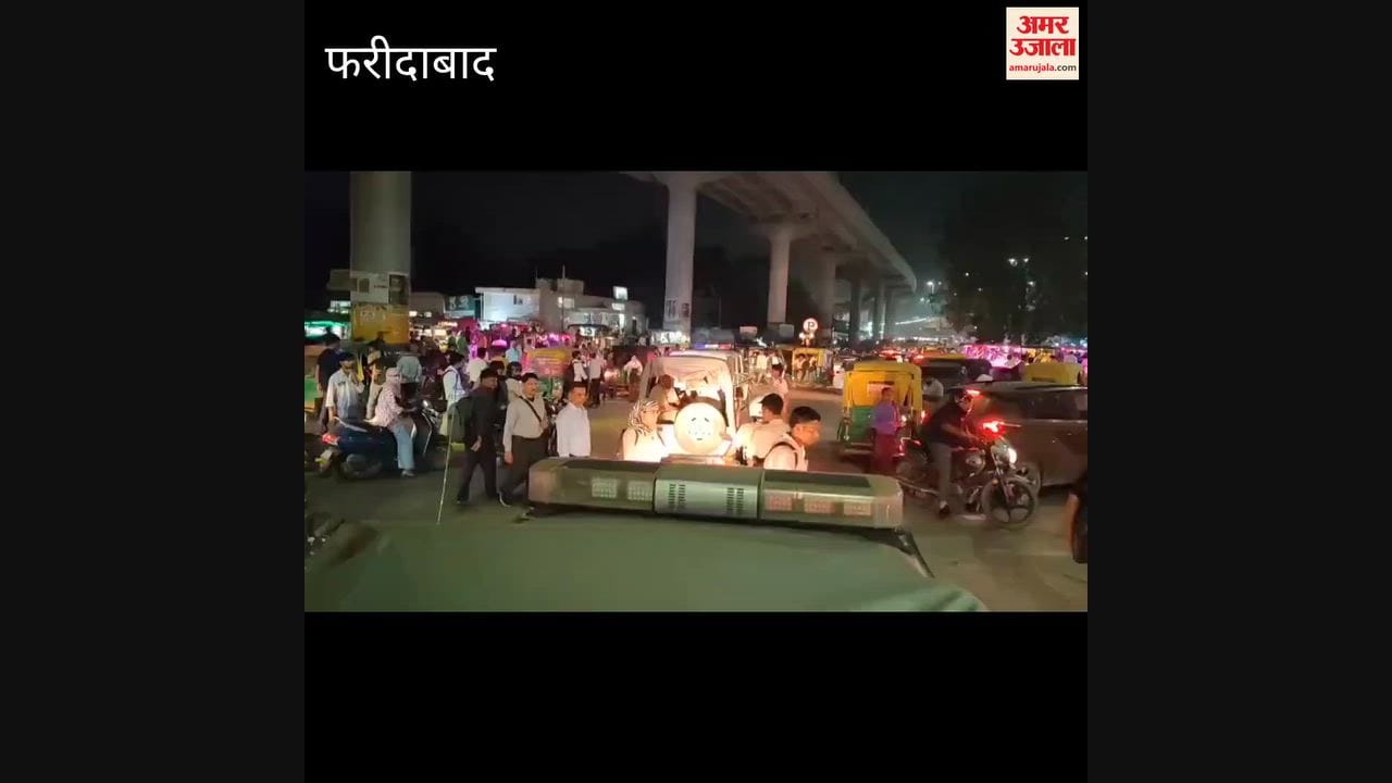 Faridabad Youths caught consuming drugs in open on National Highway