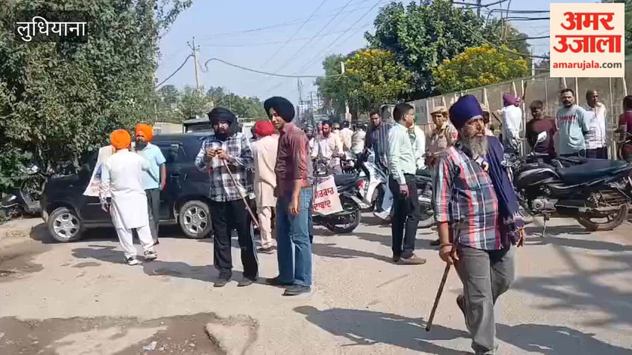 Road blocked at Gill Chowk during the 'Punjab Bandh' in Ludhiana