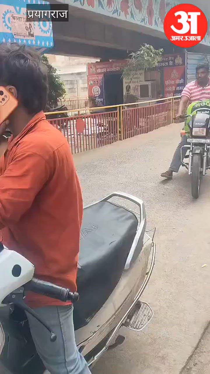 प्रयागराज - पुलिस चौकी पर युवक ने जमकर मचाया हंगामा, फाइल और कुर्सी मेज को फेंका बाहर