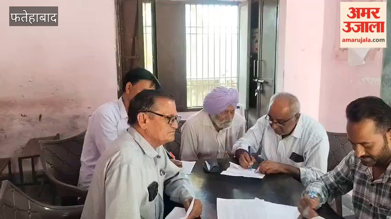 Councilors attended the ward committee meeting in Fatehabad, but the members were absent.