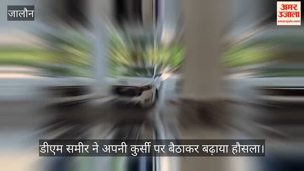 Pratiksha seventh grade student in Orai becomes District Magistrate for a day