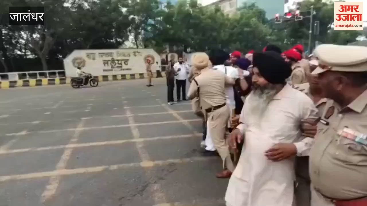Police removed Akali workers who had arrived to block a highway in Jalandhar.