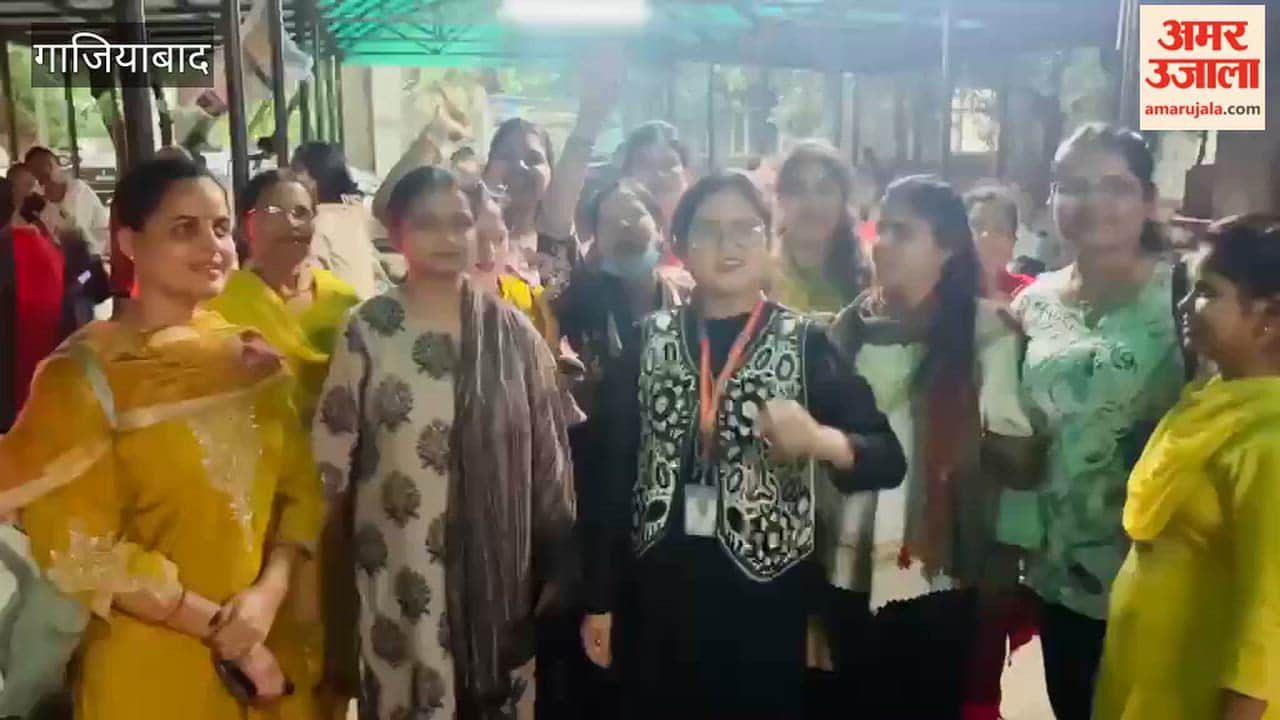 Protest by healthcare workers continues at Sanjay Nagar Hospital in Ghaziabad