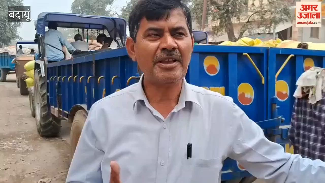 Traffic jam on the highway in Ujhani due to trolleys loaded with paddy in Budaun