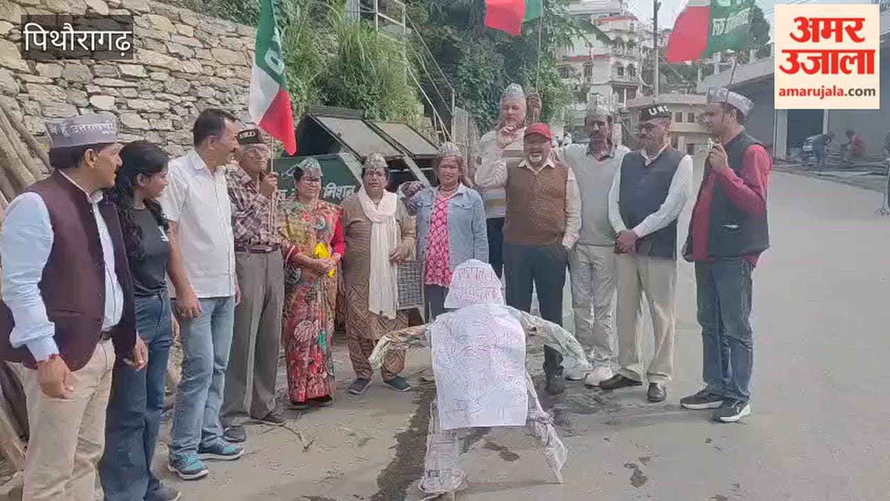 UKD burned an effigy of Sikkim Governor Dushyant Kumar Gautam.