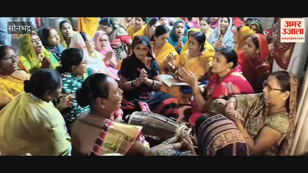 स्कंदमाता की आराधना को उमड़ी भीड़, जयकारों से गूंजे देवी मंदिर; VIDEO