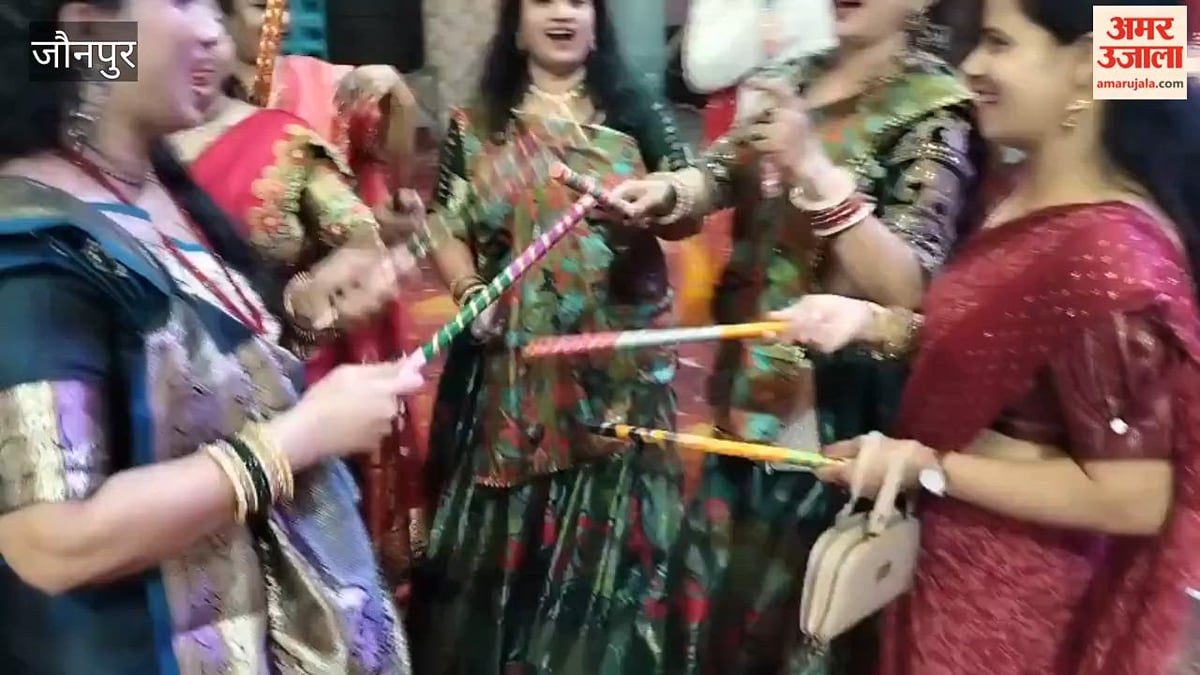 मुंगराबादशाहपुर में डांडिया महोत्सव की धूम, पारंपरिक वेशभूषा में महिलाओं ने किया नृत्य, VIDEO
