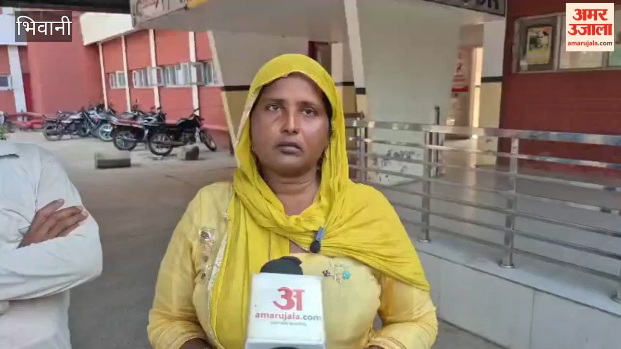 Woman gives birth on a bed in the maternity ward of the Bhiwani District Civil Hospital; newborn dies.