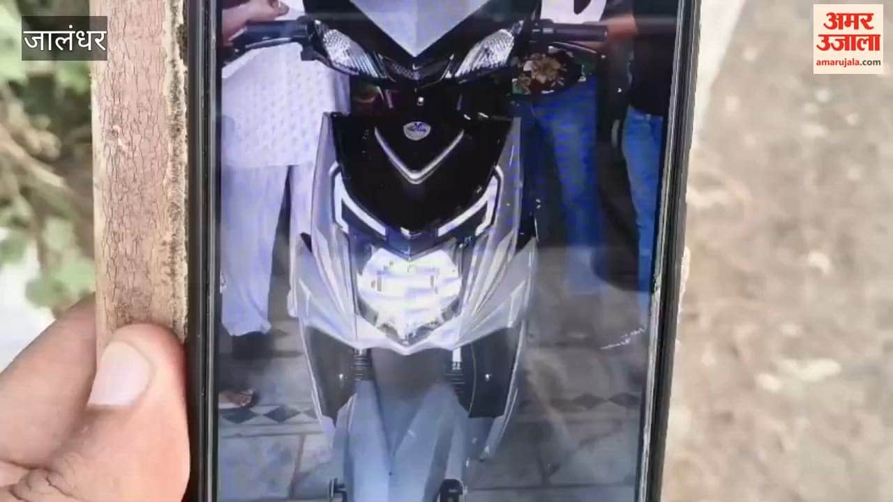 Three robbers flee after looting a scooter and a mobile phone from a farmer in Goraya