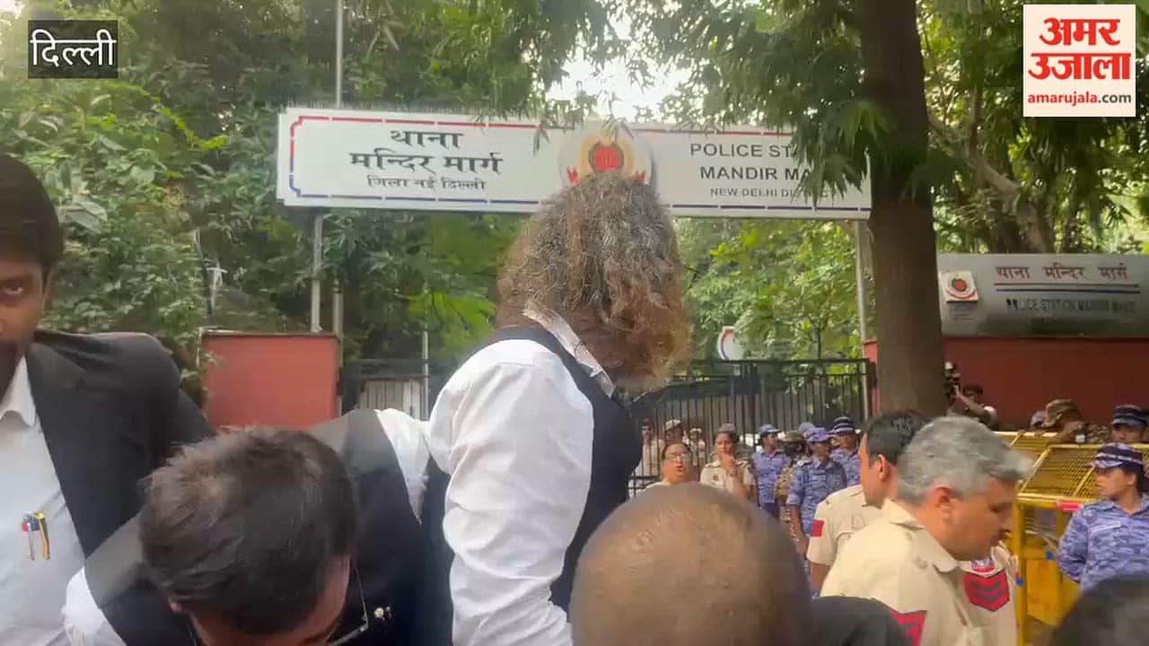 Lawyers arriving to represent protesters at Mandir Thana Road were initially stopped
