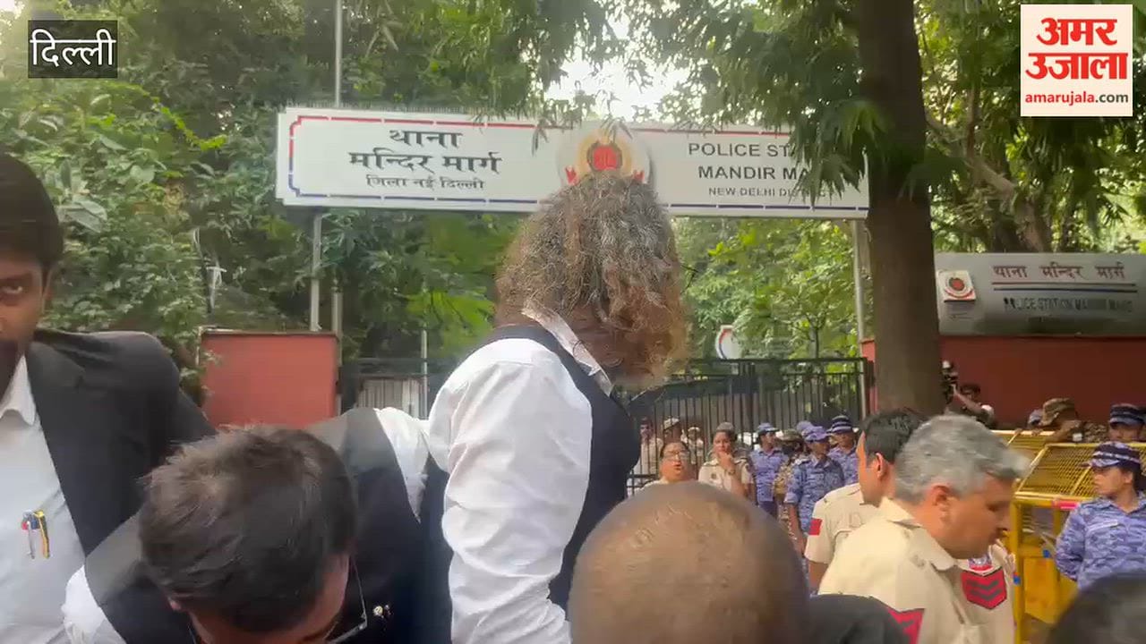 Lawyers arriving to represent protesters at Mandir Thana Road were initially stopped