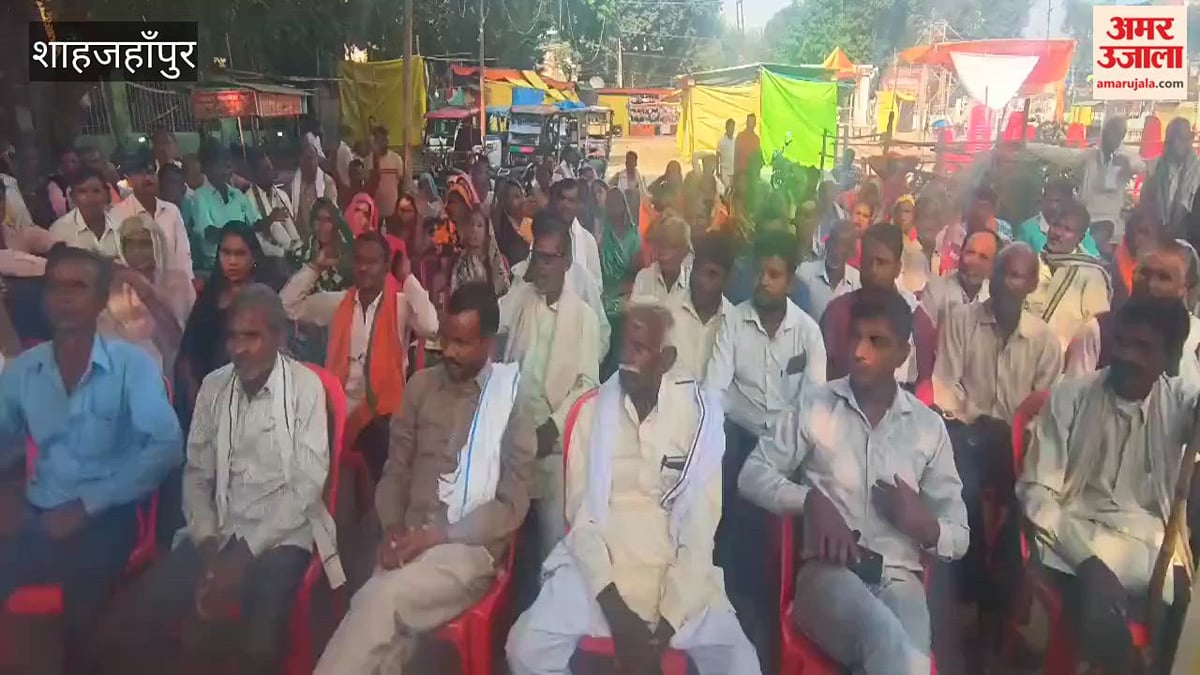 शाहजहांपुर: वोटर्स पार्टी इंटरनेशनल के पदाधिकारियों ने दिया धरना, वोटर शिप की उठाई मांग