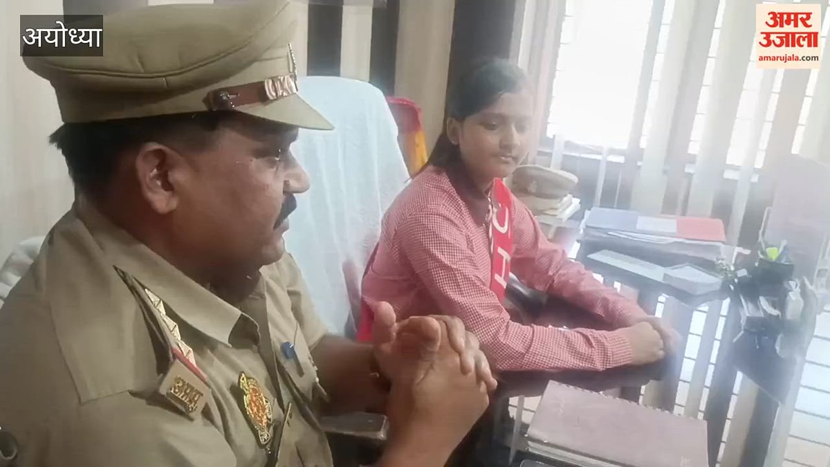 अयोध्या: मिशन शक्ति के तहत छात्राओं ने किया तारुन थाने का भ्रमण, आस्था सिंह बनी एसएचओ, फरियाद भी सुनी।
