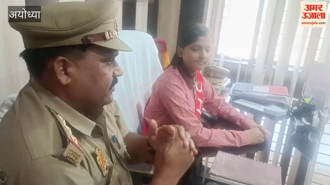 अयोध्या: मिशन शक्ति के तहत छात्राओं ने किया तारुन थाने का भ्रमण, आस्था सिंह बनी एसएचओ, फरियाद भी सुनी।