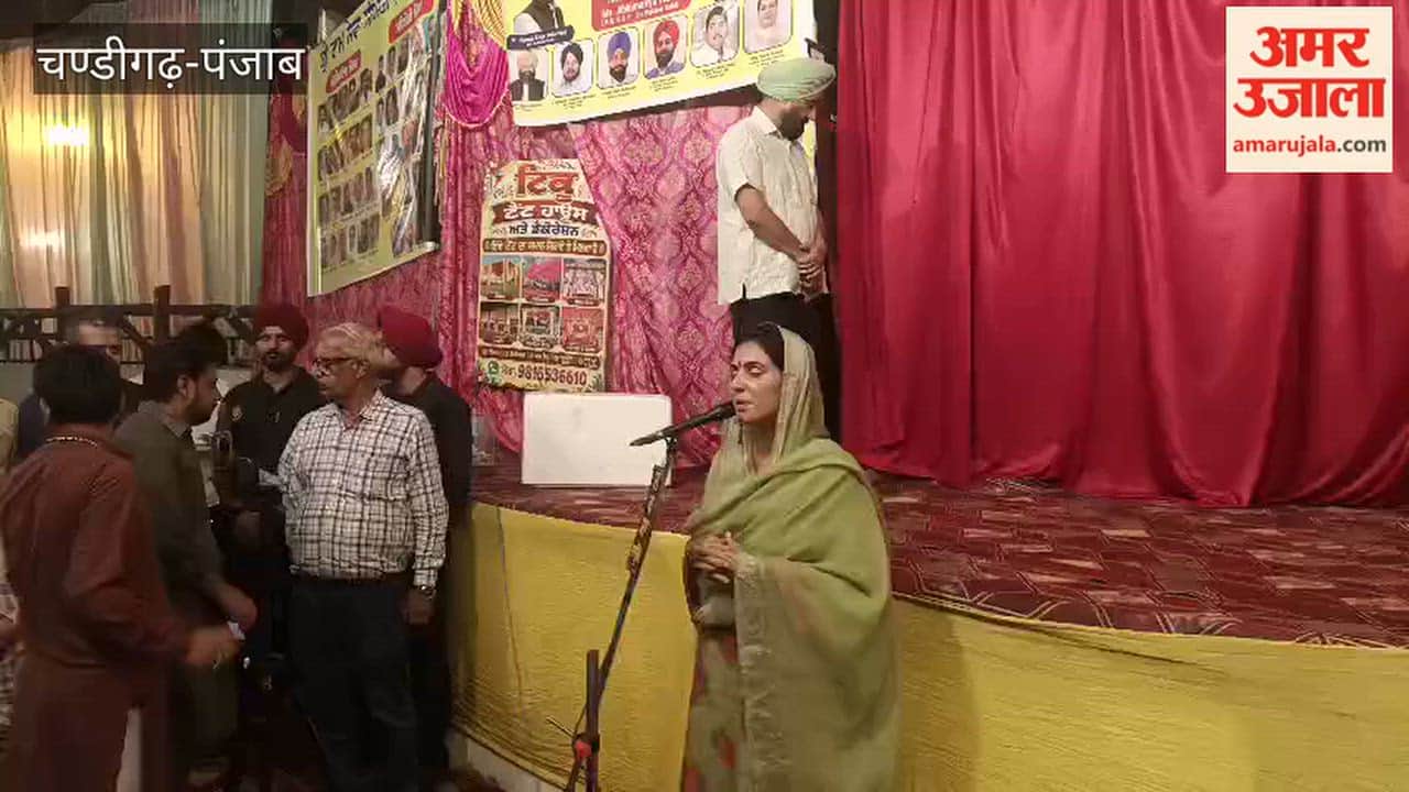 Amrita Warring, wife of Raja Warring, makes a political gesture from the Ramlila stage in Muktsar