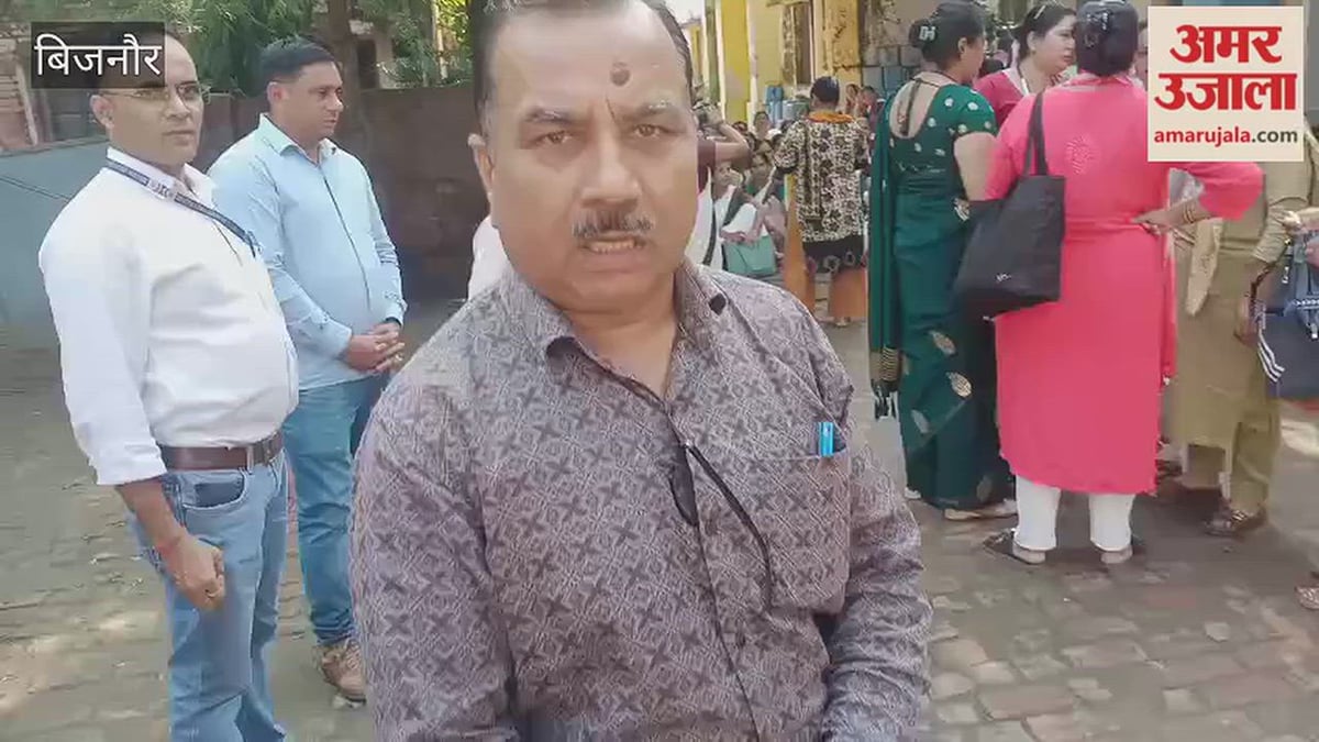 Bijnor: धामपुर में आशा कार्यकर्ताओं का धरना जारी, स्थायीकरण और समान वेतन की मांग, स्वास्थ्य सेवाएं प्रभावित