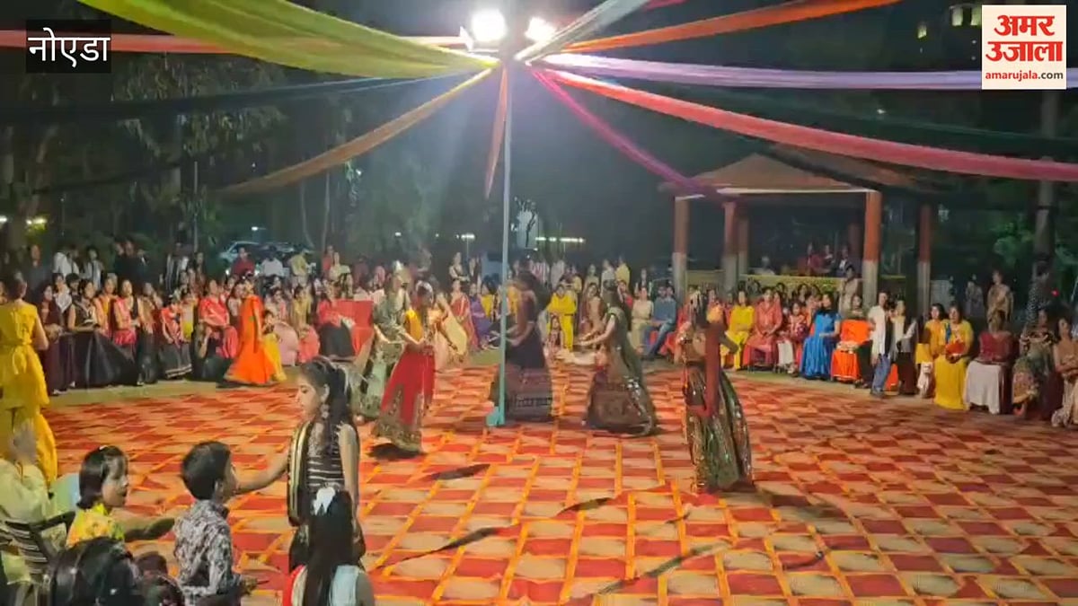 नोएडा में डांडिया नाइट की धूम, थिरके लोग