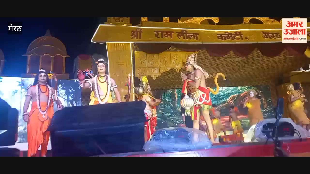 In Chhawni Ramlila, Surasa increased his size and Hanuman made his body monstrous.