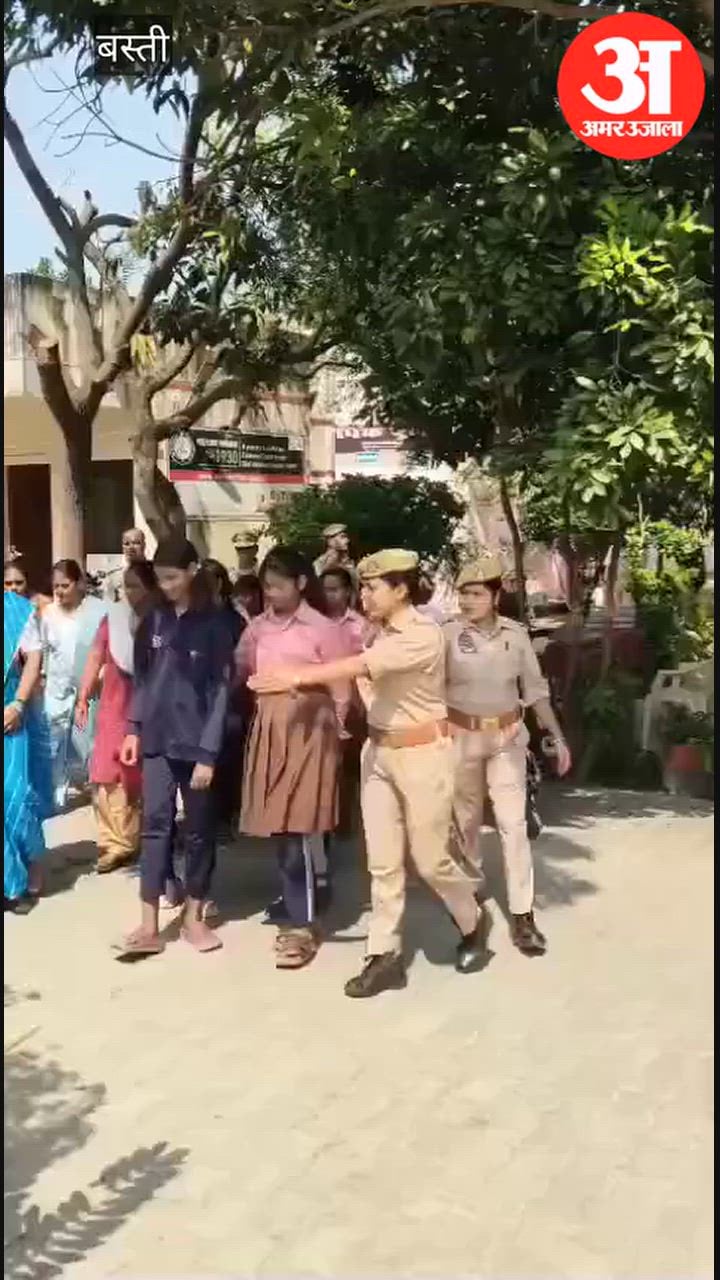 हर्रैया थाने पहुंचीं छात्राएं, महिला सुरक्षा और साइबर अपराध की मिली जानकारी