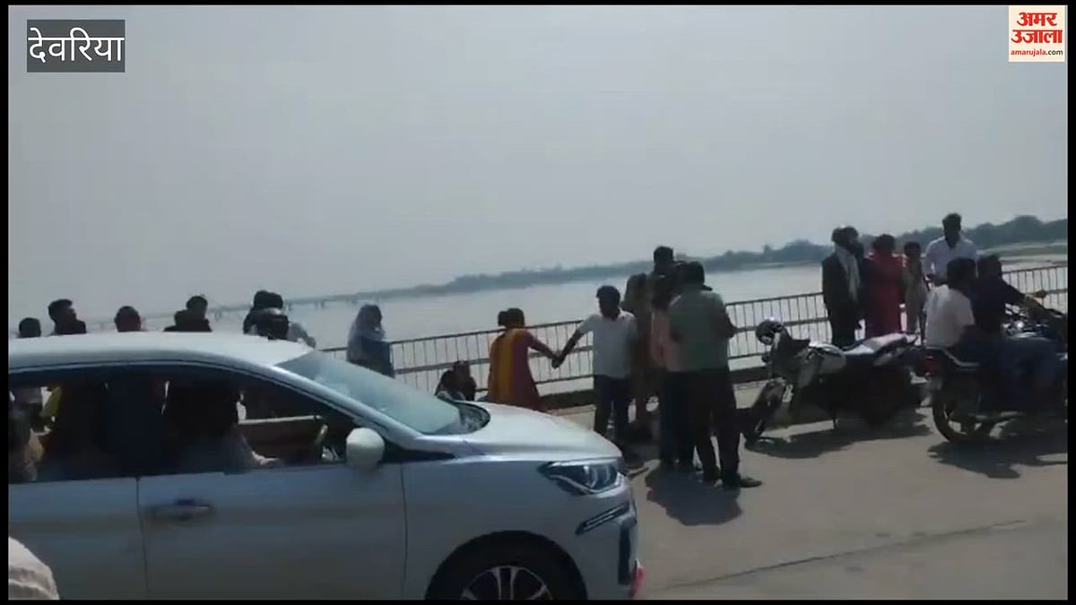 परिजनों से नाराज युवक ने भागलपुर पुल से सरयू नदी में लगाई छलांग