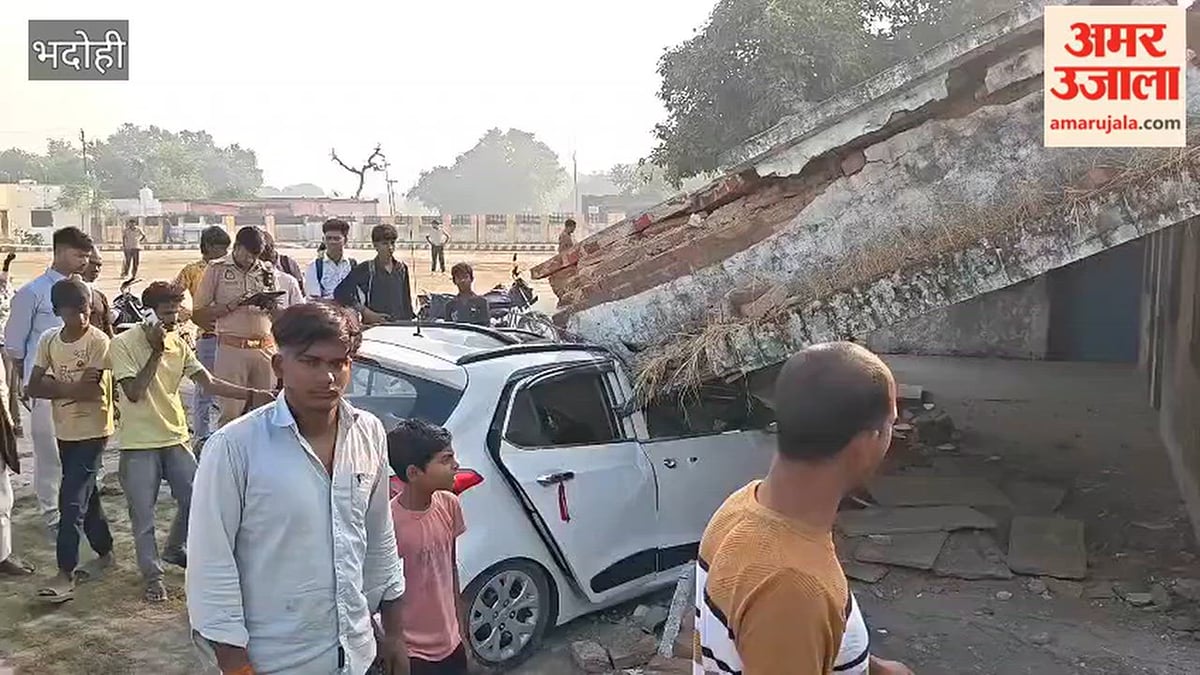 अनियंत्रित कार पंचायत भवन से टकराई, ड्राइविंग सीख रहा युवक घायल; VIDEO