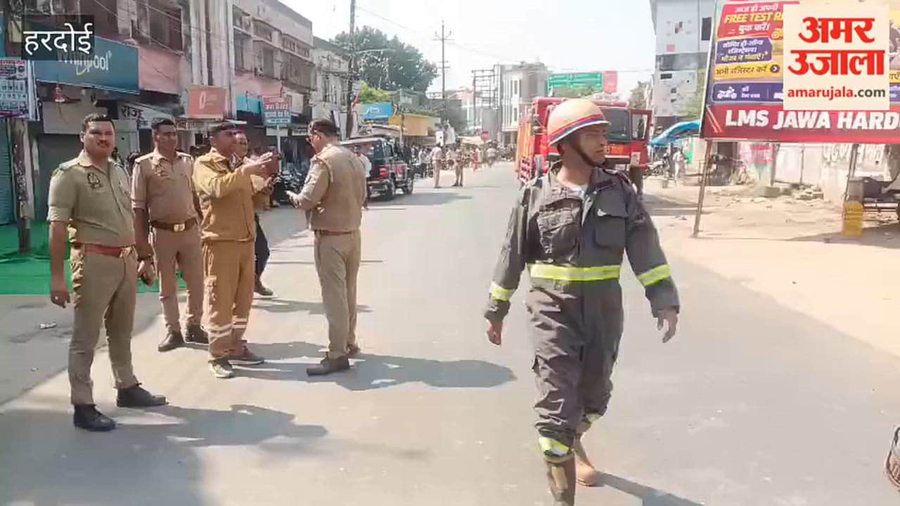 Hardoi: Gas pipeline ruptured while digging a pit for an electricity pole; traffic halted