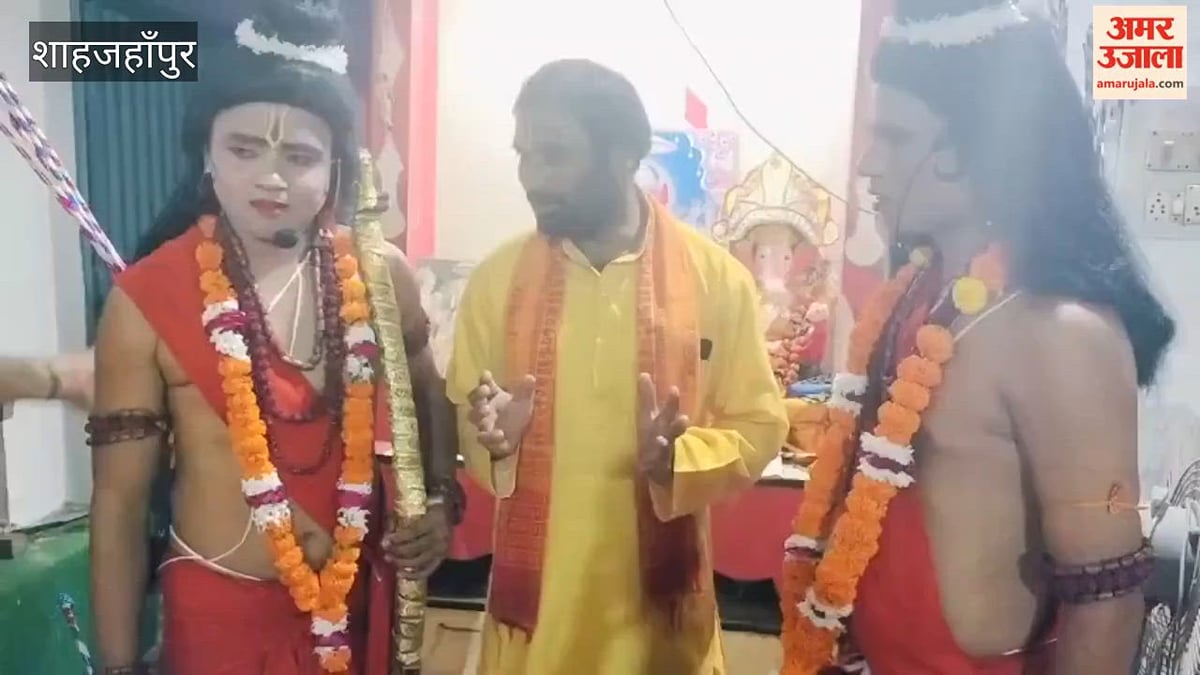 शाहजहांपुर: रामलीला के मंच पर धुर विरोधी, पर्दे के पीछे 'राम-लक्ष्मण' ने 'रावण' को पहनाया मुकुट; देखें वीडियो
