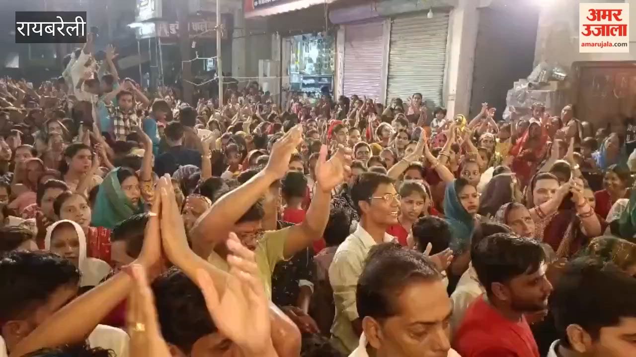 रायबरेली: दुर्गा पूजा पंडाल में भक्तोंं की रही भीड़