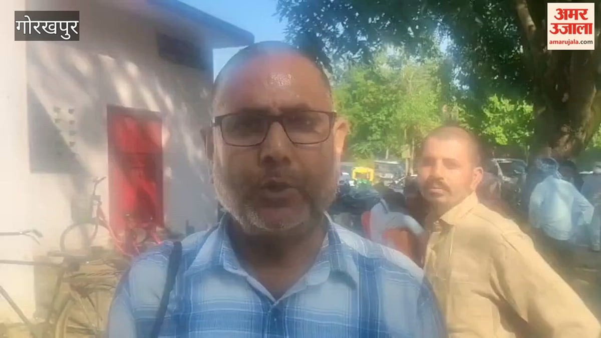 गोरखपुर: बुढ़िया माता मंदिर में नवमी पर पुजारी ने खप्पर लेकर निभाई परंपरा