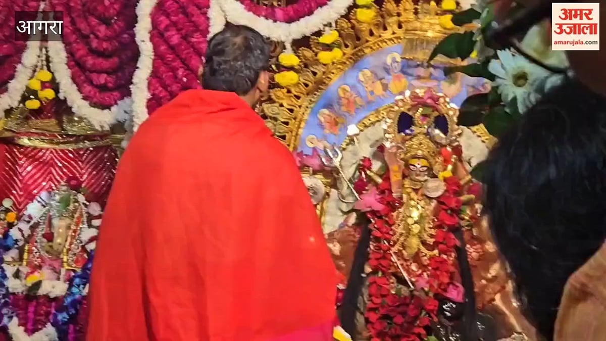 VIDEO: कात्यायनी शक्तिपीठ मंदिर में संधि आरती में उमड़े भक्त, लुटा खजाना