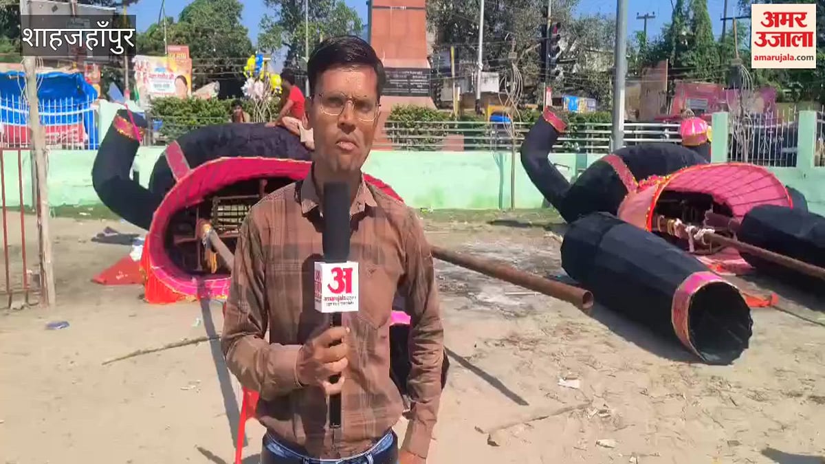 शाहजहांपुर: रामलीला मैदान में लगे 40 फुट ऊंचे रावण के पुतले,  38 हजार रुपये हुए खर्च