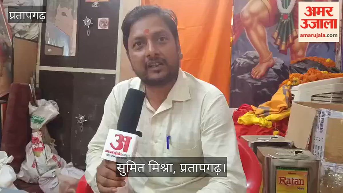 रामलीला में पात्रों का पांच दशक से श्रृंगार कर रहे 70 वर्षीय बब्बू साईं