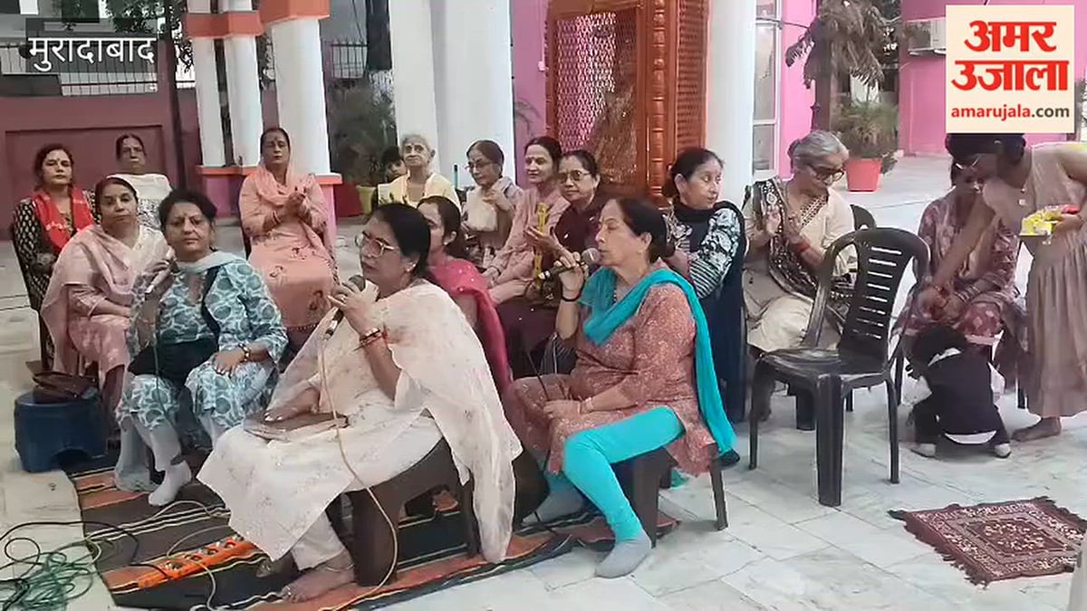 पुलिस लाइन मंदिर में महिलाओं ने किए भजन-कीर्तन