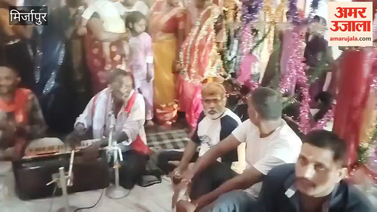 A young girl arrived at the Kali temple, appearing in the form of Goddess Kali