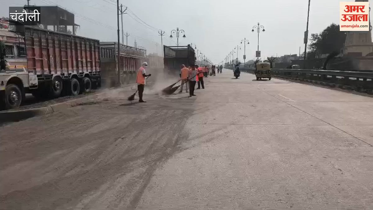 चंदौली: एयर शो को लेकर चमकाई जा रहीं सड़कें