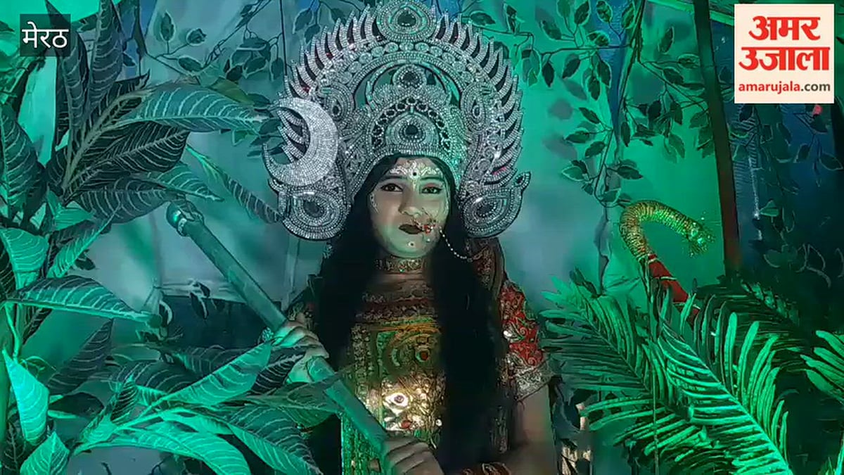 Meerut: टांकेश्वर नाथ शिव मंदिर से अखिल नव युवक समाज सदर ने निकाली दुर्गा शोभायात्रा