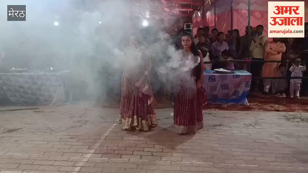 Meerut: मां दुर्गा की आराधना में उमड़े श्रद्धालु, धुनुची आरती ने मोहा मन