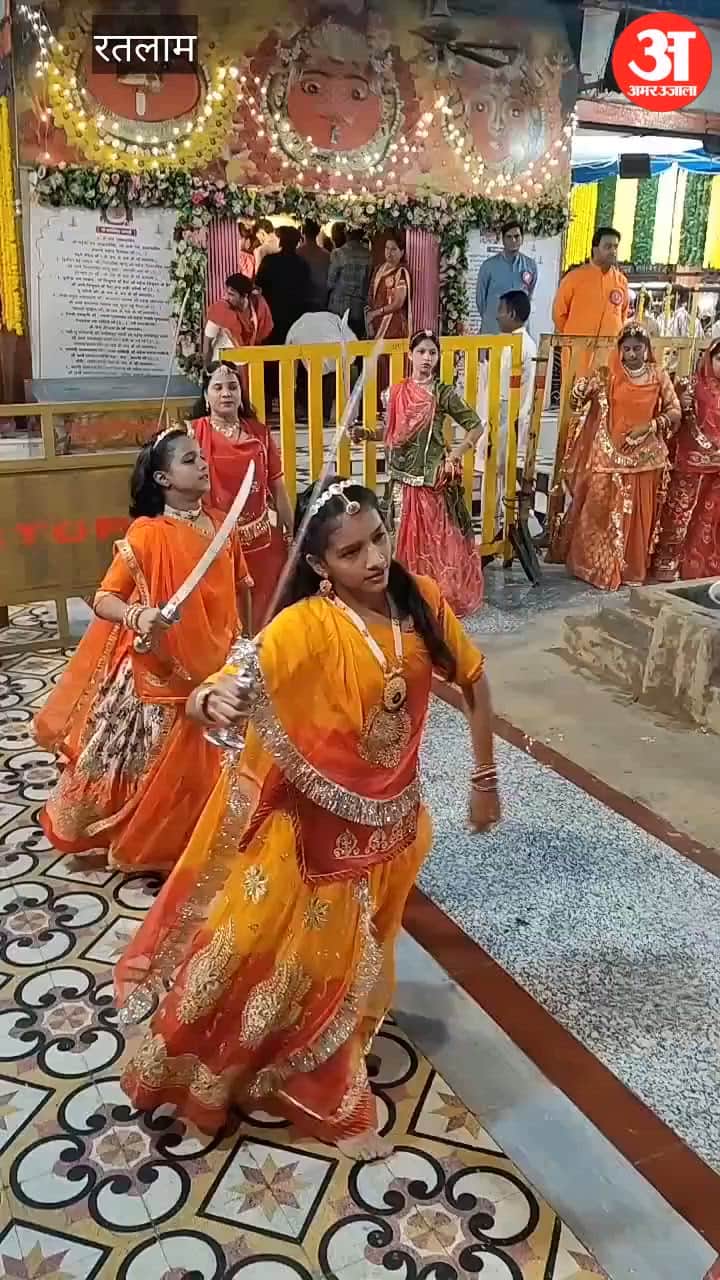 Ratlam: Sword Garba Marks Navratri Finale as 51-Foot Ravana Burning and Idol Immersion Begin Tuesday