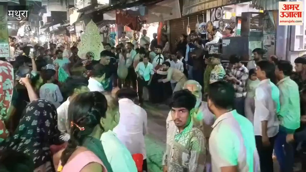 VIDEO: फरह में धूमधाम से निकाली मां काली की शोभायात्रा