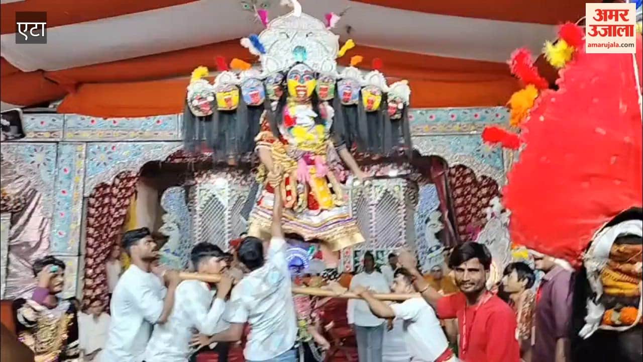 During the procession, Mahakali displayed her fierce form, and swords gleamed. The spectators were thrilled by the astonishing feats.