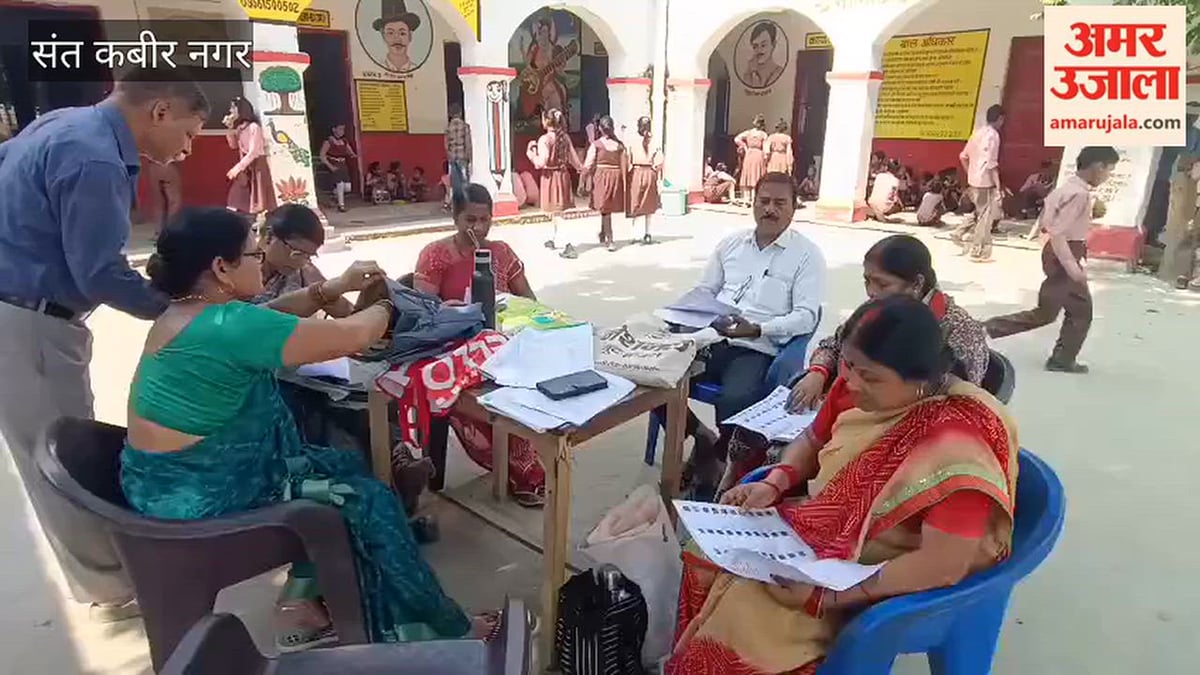 मतदाता पुनरीक्षण अभियान जारी, नए नाम जुड़वाने के लिए भरे गए फॉर्म