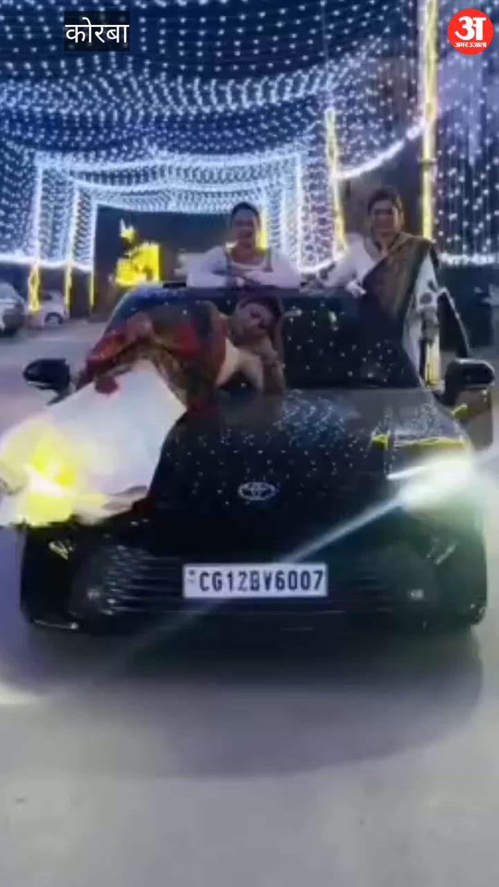 Three girls performed risky stunt on moving car bonnet and doors in Korba's Ravi Shankar Nagar, video viral,