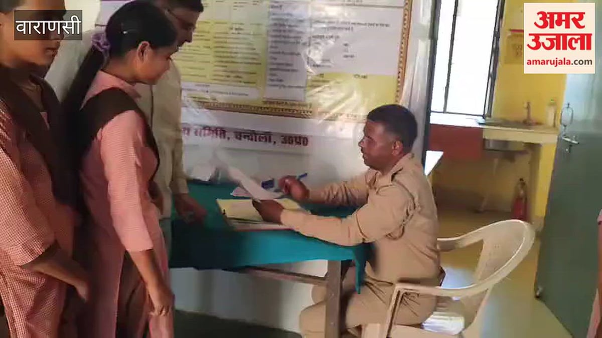 स्वास्थ्य केंद्र पहुंचीं छात्राएं, पर्ची से लेकर जांच और दवा वितरण तक की जानी प्रक्रिया; VIDEO