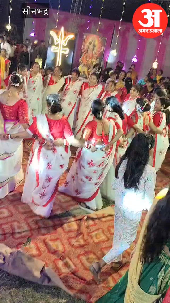 सप्तमी की रात भक्ति के साथ डांडिया की धूम, आरती सिंह की प्रस्तुति ने बांधा समां; VIDEO